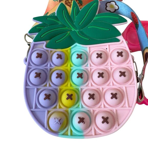 Small Pop It Handbag and 3 Pop It’s Unicorn Butterfly and Rainbow Square - Picture 3 of 6